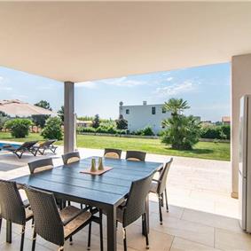 4 bedroom villa with pool near Pula, sleeps 8